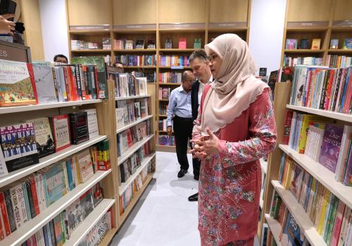 FADHLINA SIDEK
