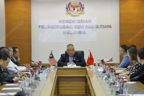 DATUK SERI TIONG KING SING