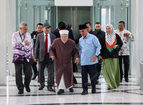 DATUK DR MOHD NA'IM MOKHTAR