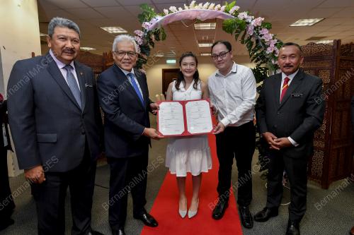 DATUK SERI HAMZAH ZAINUDIN