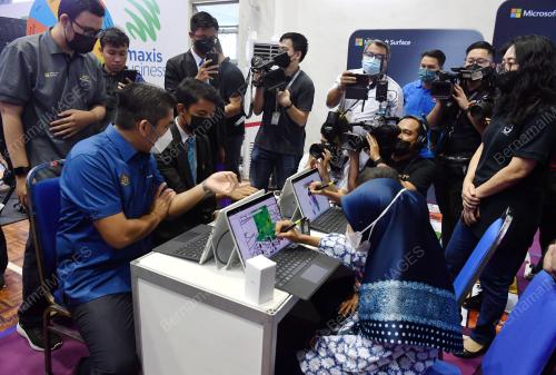 DATUK DR RADZI JIDIN