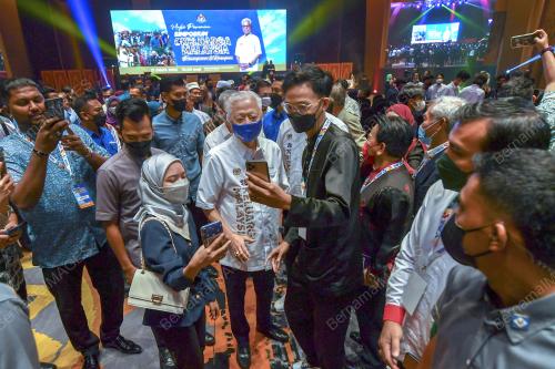 DATUK SERI ISMAIL SABRI YAAKOB