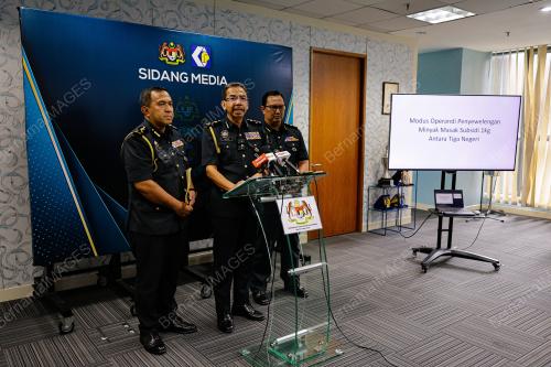 DATUK AZMAN ADAM