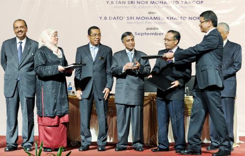TAN SRI NOR MOHAMED YAKCOP