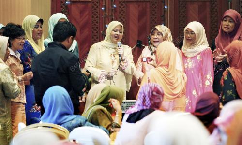 PUAN SRI NOORAINEE ABDUL RAHMAN