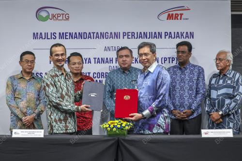 ANTHONY LOKE & NIK NAZMI NIK AHMAD