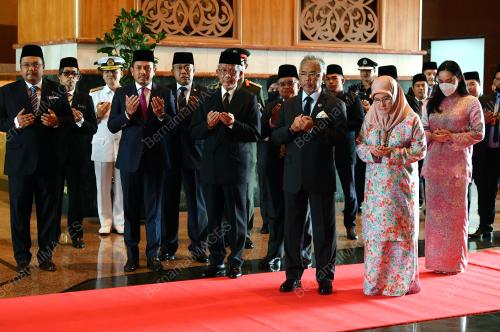 AL-SULTAN ABDULLAH RIÃ•AYATUDDIN AL-MUSTAFA BILLAH SHAH
