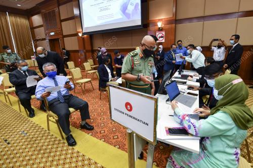 DATUK SERI DR ADHAM BABA