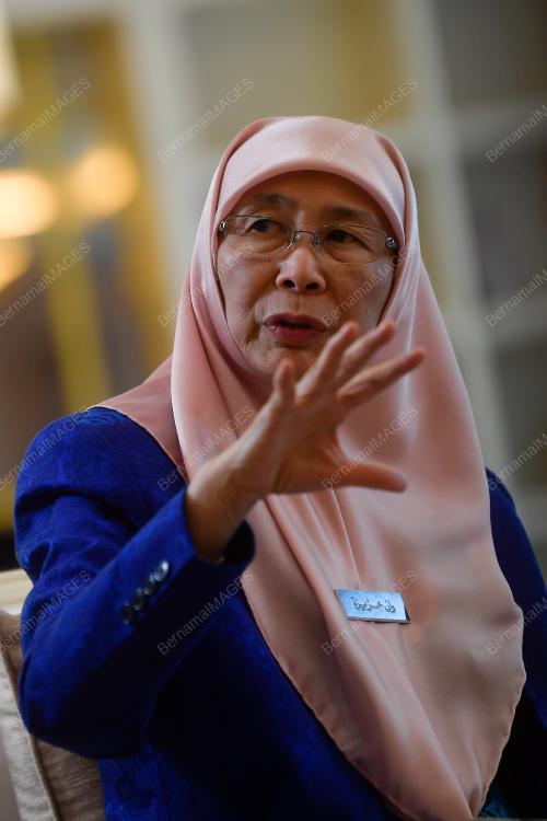 DATUK SERI DR WAN AZIZAH WAN ISMAIL