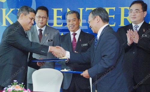 TAN SRI MUHYIDDIN YASSIN