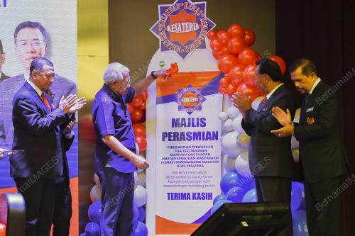 DATUK SERI MAHDZIR KHALID