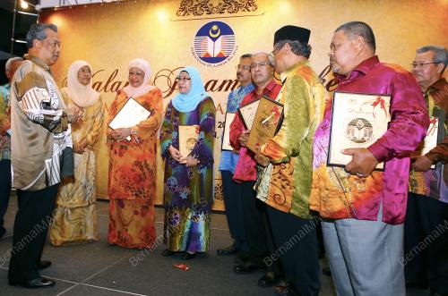 TAN SRI MUHYIDDIN MOHD YASSIN