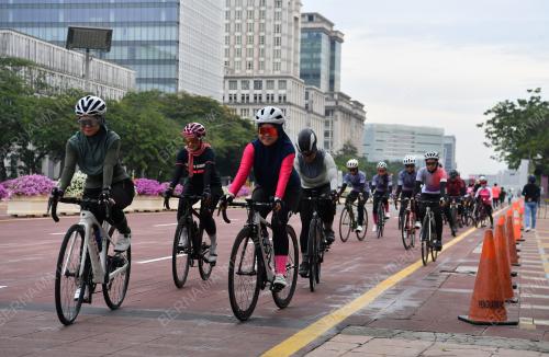 WOMEN ON WHEELS (WOW)