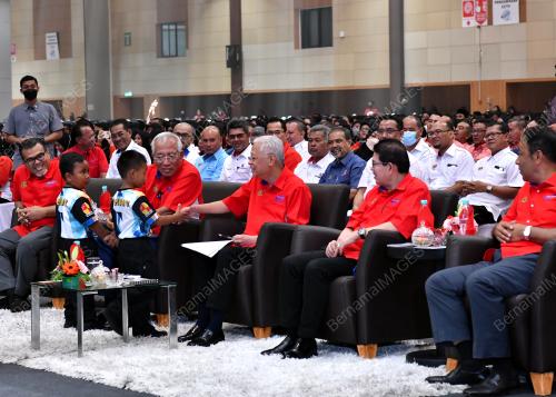 DATUK SERI ISMAIL SABRI YAAKOB