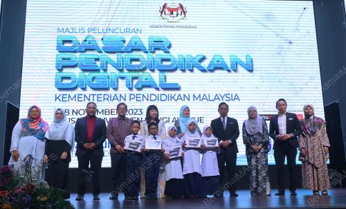 FADHLINA SIDEK