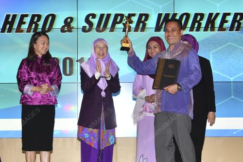 DATUK SERI DR WAN AZIZAH WAN ISMAIL