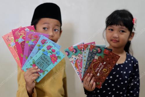 TRADISI PEMBERIAN DUIT RAYA