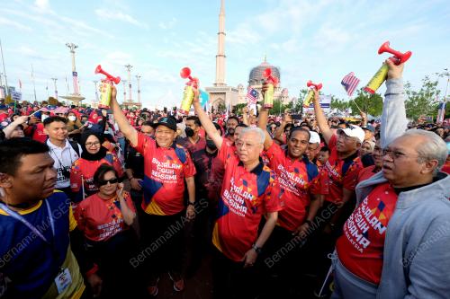 DATUK SERI ISMAIL SABRI YAAKOB