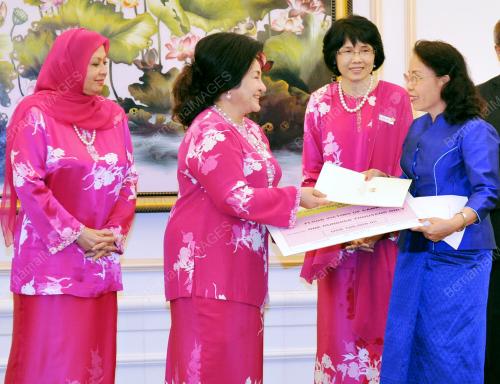 DATIN SERI ROSMAH MANSOR