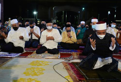 DATUK SERI ISMAIL SABRI YAAKOB