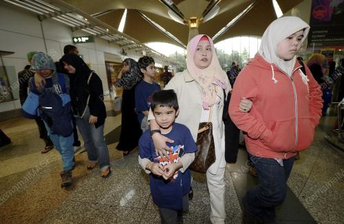 ANAK-ANAK PASANGAN AZIZUL DAN SHALWATI