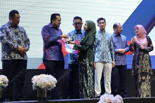 DATUK DR ASYRAF WAJDI DUSUKI