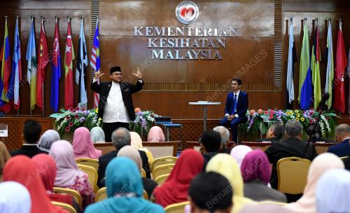 DATUK SERI DR MUJAHID YUSOF