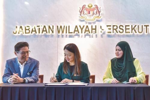 HANNAH YEOH