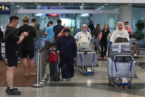 TINJAUAN TERMINAL 1 KLIA