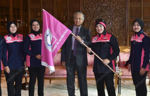 TUN DR MAHATHIR MOHAMAD