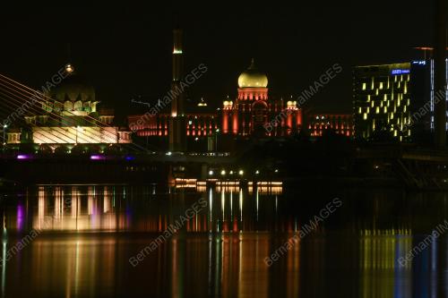 PUTRAJAYA WARNA JINGGA SEMPENA HARI KANSER SEDUNIA