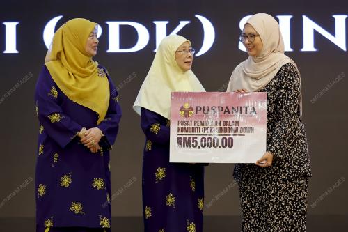 DATUK SERI DR WAN AZIZAH WAN ISMAIL