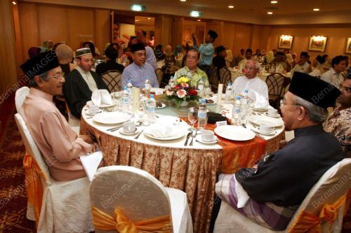 MAHATHIR MOHAMAD