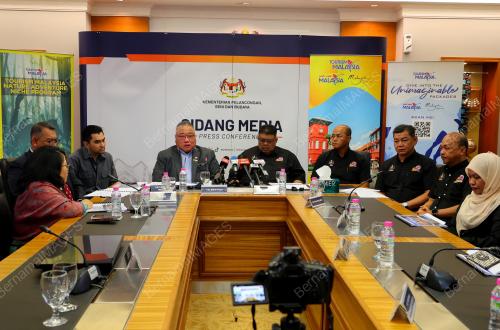 DATUK SERI TIONG KING SING