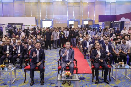 DATUK SERI FADILLAH YUSOF
