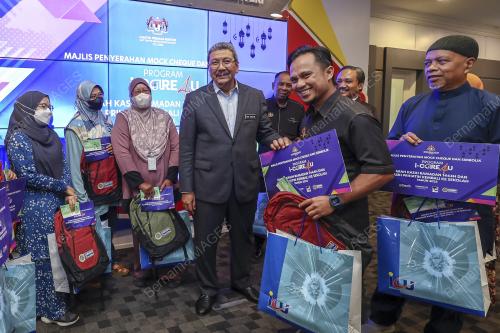 DATUK SERI WAN AHMAD DAHLAN ABDUL AZIZ