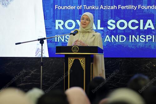 TUNKU AZIZAH AMINAH MAIMUNAH ISKANDARIAH