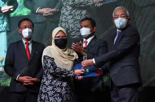 DATUK SERI MAHDZIR KHALID