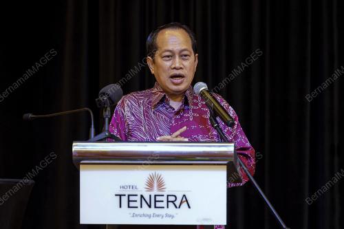DATUK SERI AHMAD MASLAN
