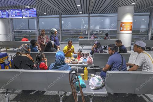 WARGA KOTA MULA CUTI RAYA
