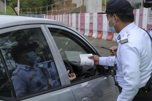 KENDERAAN LALU LAWAN ARUS ELAK SJR