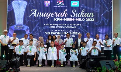 FADHLINA SIDEK