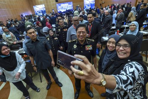 TAN SRI AZAM BAKI