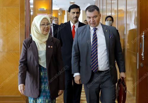 DR ZALIHA MUSTAFA
