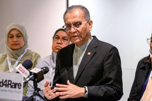 DATUK SERI DR DZULKEFLY AHMAD