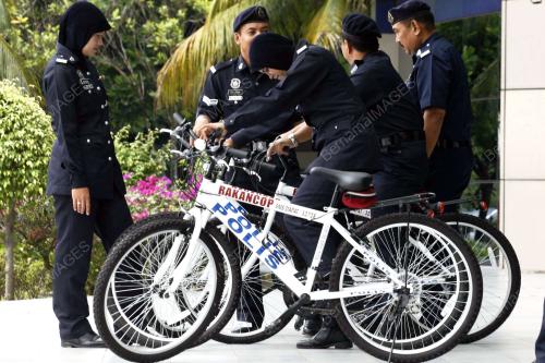 POLIS PUTRAJAYA TERIMA BASIKAL