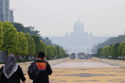 PUTRAJAYA BERJEREBU