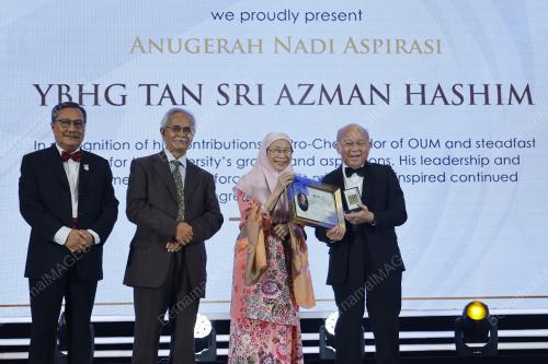 DATUK SERI DR WAN AZIZAH WAN ISMAIL