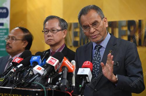 DATUK SERI DR DZULKEFLY AHMAD