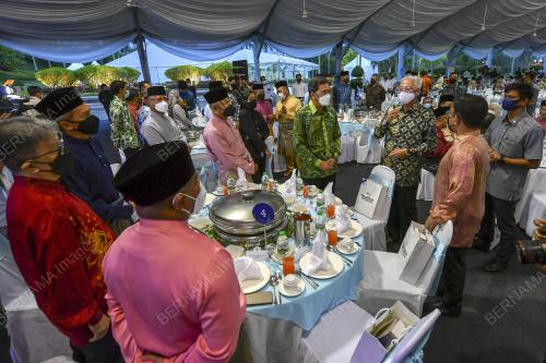DATUK SERI ISMAIL SABRI YAAKOB